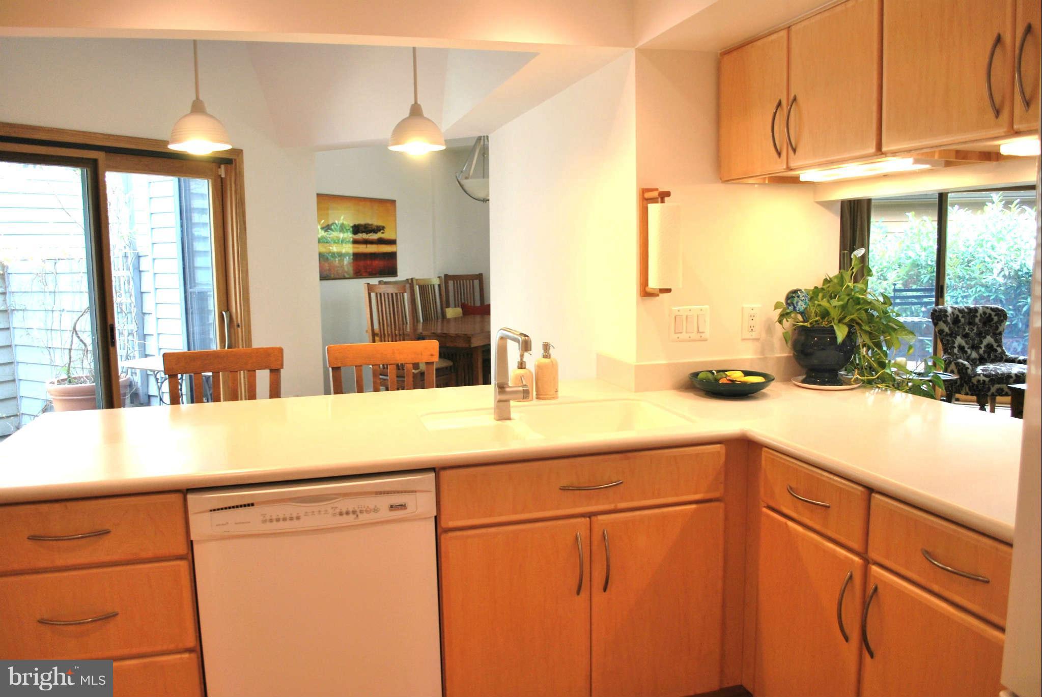 11016 Solaridge Drive Reston, VA 20191 - Photo 8 of 27 Kitchen
