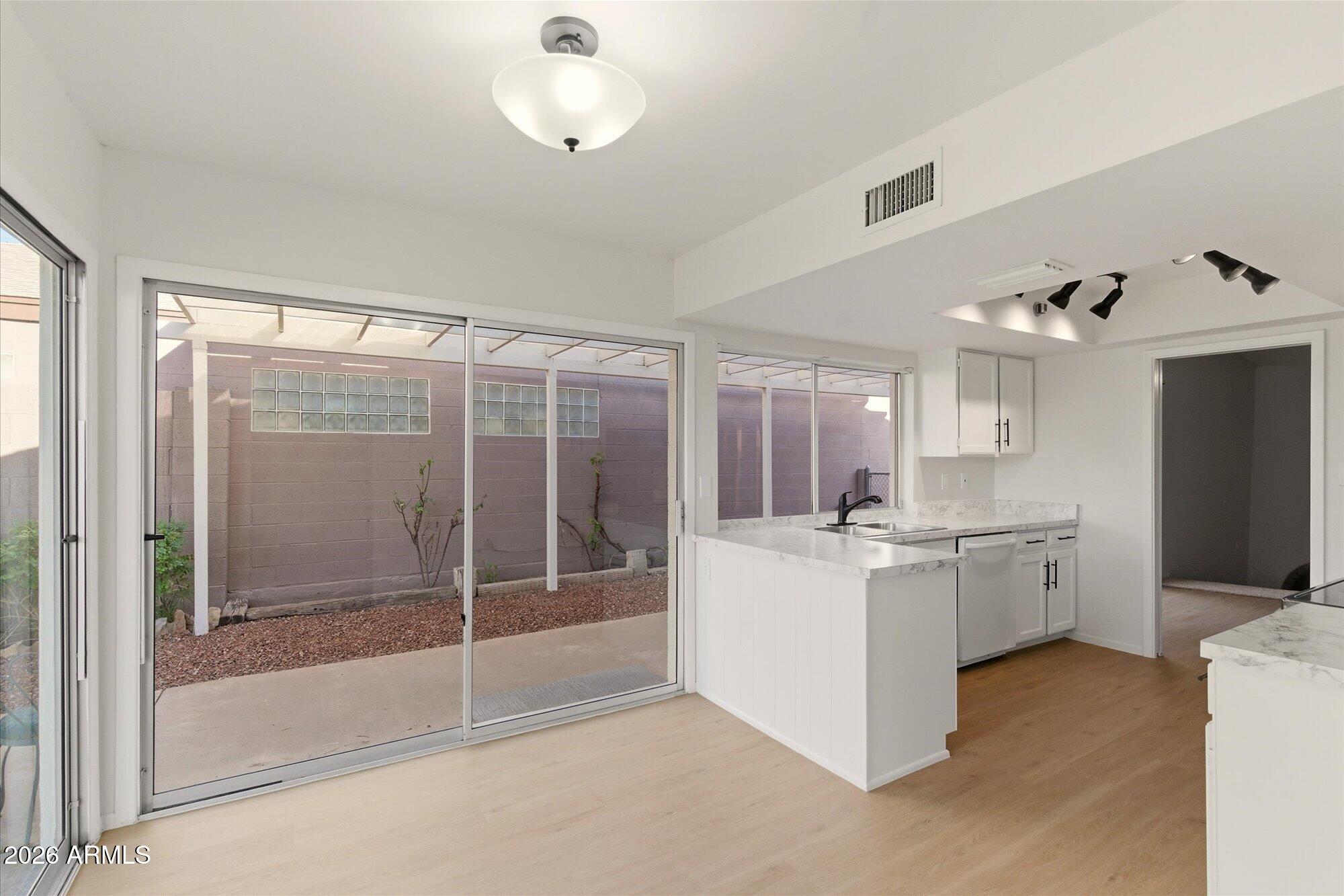 4016 West Griswold Road Phoenix, AZ 85051 - Photo 19 of 26 Kitchen