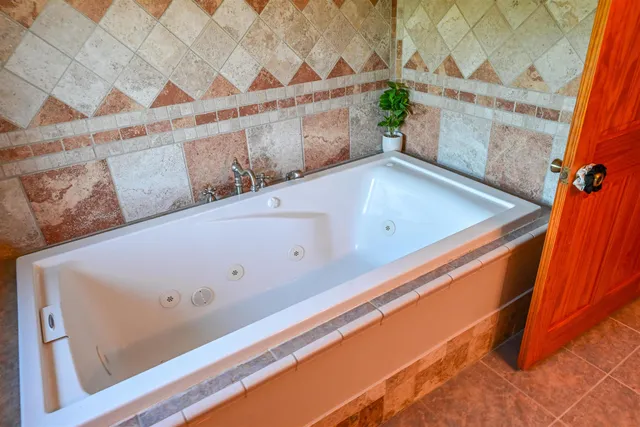 $1,190,000 | 55 Hollow Hill Road, Tamworth, NH 03886