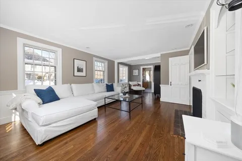 $1,299,000 | 2 Woodbine Lane, Hingham, MA 02043