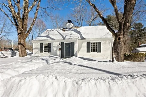 $1,299,000 | 2 Woodbine Lane, Hingham, MA 02043