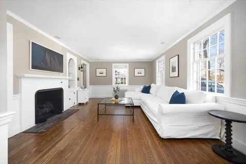 $1,299,000 | 2 Woodbine Lane, Hingham, MA 02043