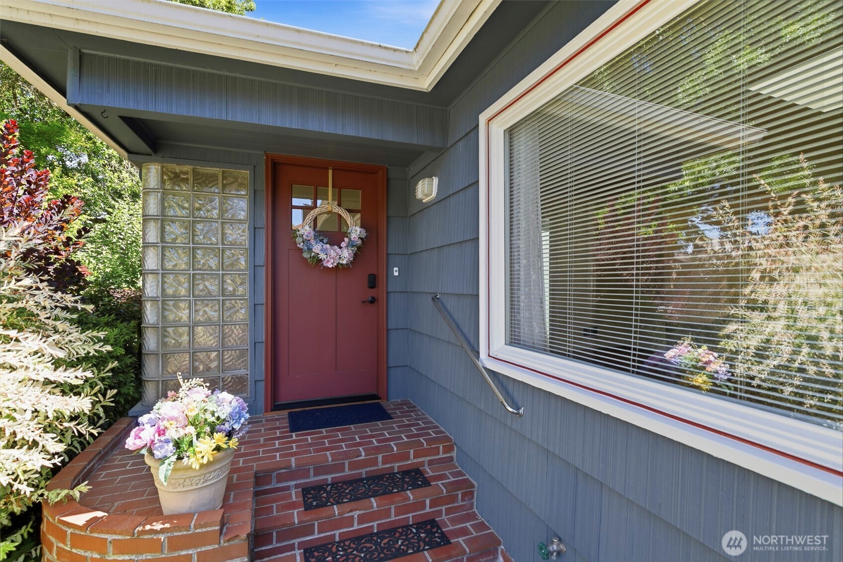 2219 Washington Way Longview, WA 98632 - Photo 2 of 33
