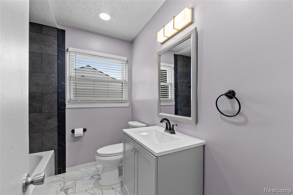 19044 Norwich Road Livonia, MI 48152 - Photo 16 of 27