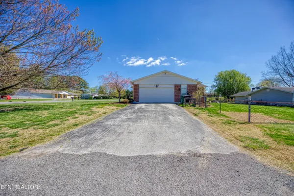 $385,000 | 7629 Berkshire Boulevard, Powell, TN 37849