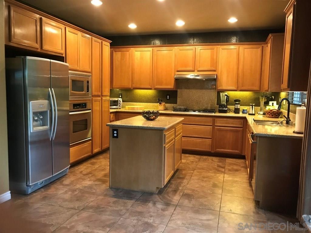 899 First Light Road San Marcos, CA 92078 - Photo 4 of 21