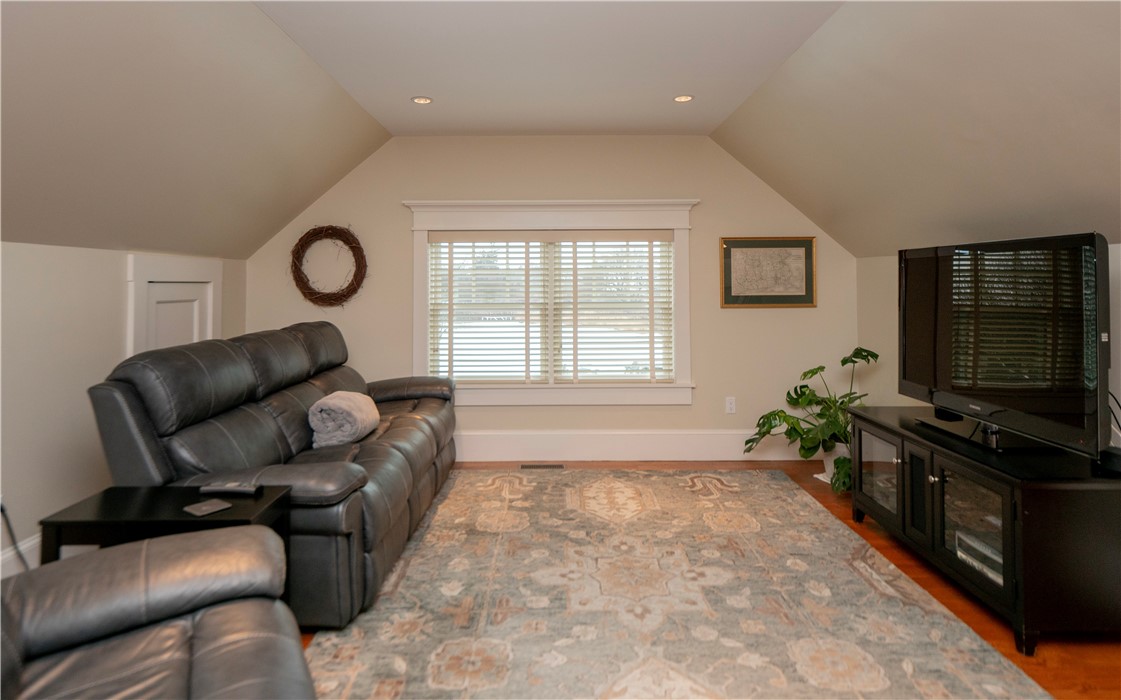 58 Ridge Road Newport, RI 02840 - Photo 15 of 47