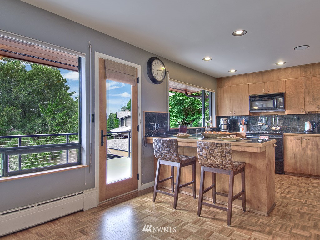 8488 Tillicum Road Southwest Seattle, WA 98136 - Photo 5 of 15