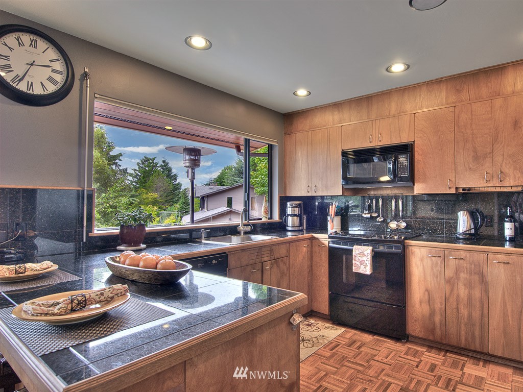 8488 Tillicum Road Southwest Seattle, WA 98136 - Photo 6 of 15