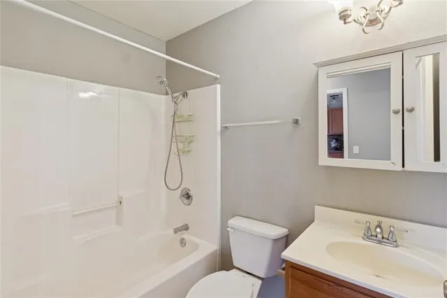 $259,900 | 1900 Eisenhower Court, Independence, KS 67301