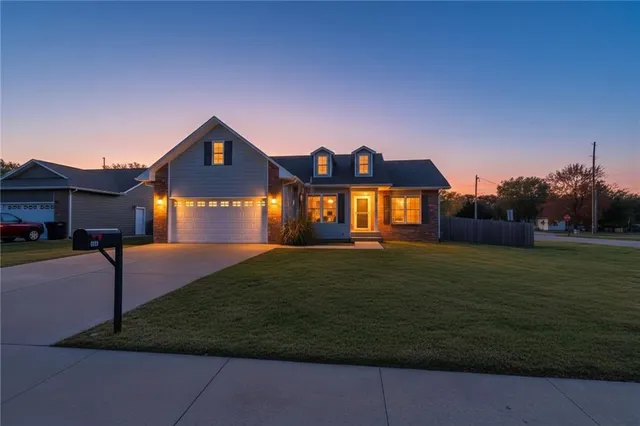 $259,900 | 1900 Eisenhower Court, Independence, KS 67301