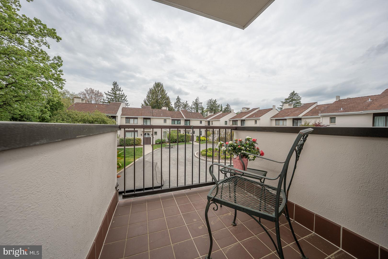 10 Brettagne, Unit 10 Devon, PA 19333 - Photo 23 of 46 a view of a terrace with furniture