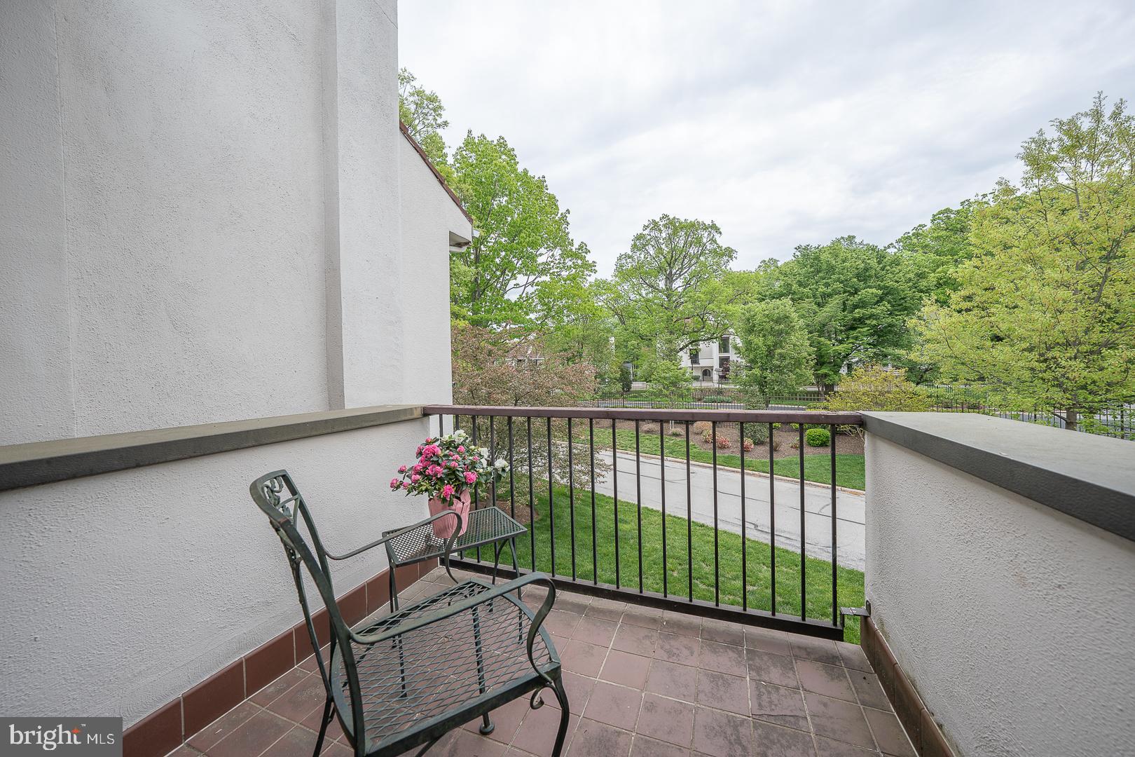10 Brettagne, Unit 10 Devon, PA 19333 - Photo 26 of 46 a view of balcony with furniture