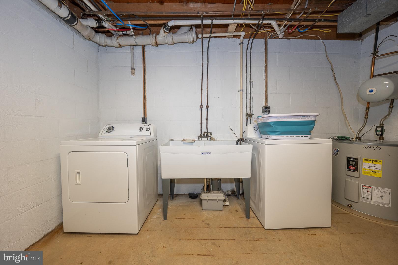 10 Brettagne, Unit 10 Devon, PA 19333 - Photo 34 of 46 a utility room with a washer and dryer