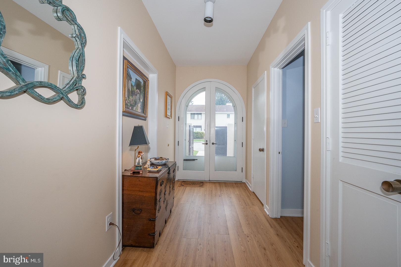 10 Brettagne, Unit 10 Devon, PA 19333 - Photo 7 of 46 a view of a livingroom with wooden floor