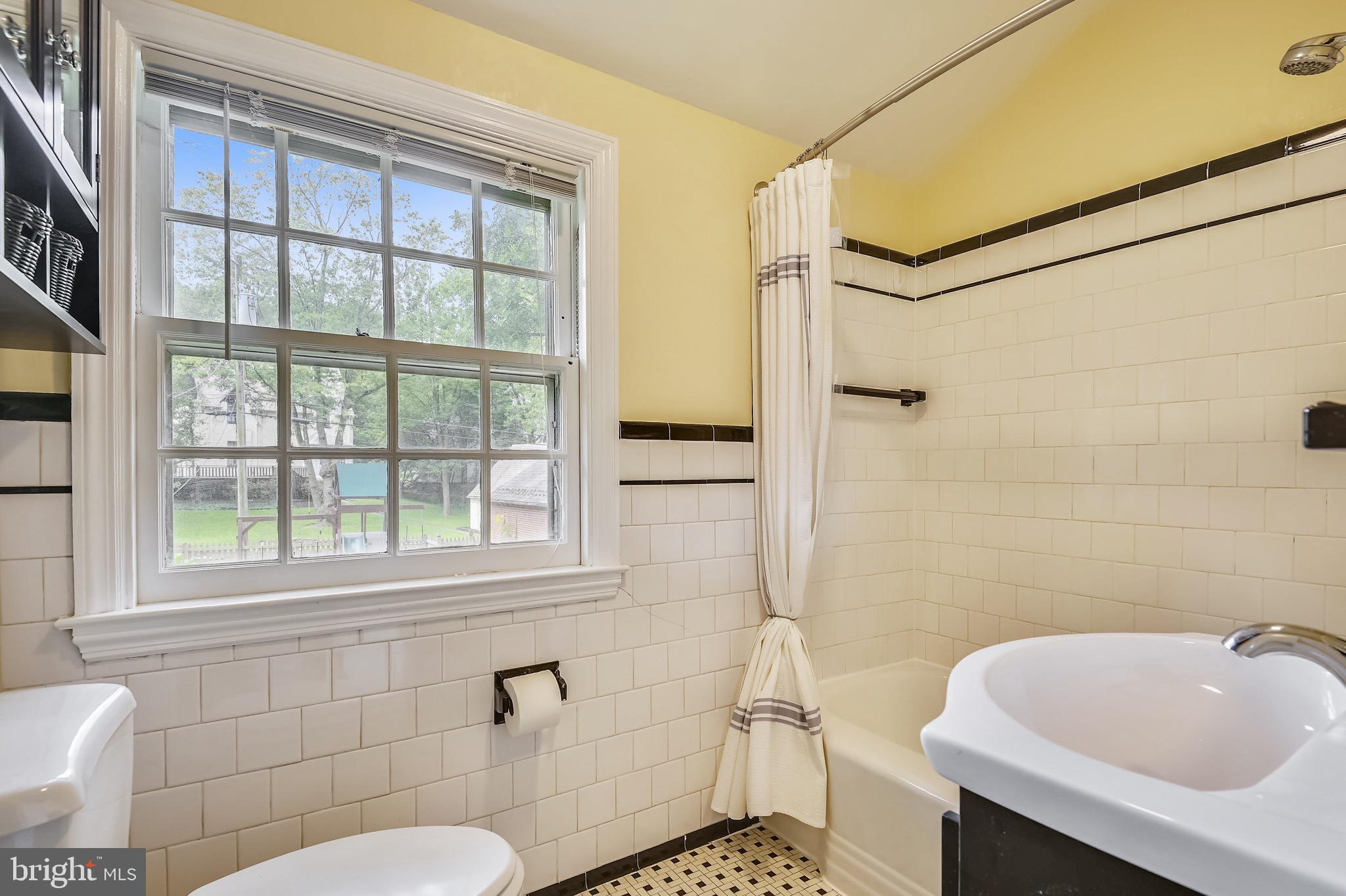 5102 Springlake Way Baltimore, MD 21212 - Photo 16 of 38 Master Bath