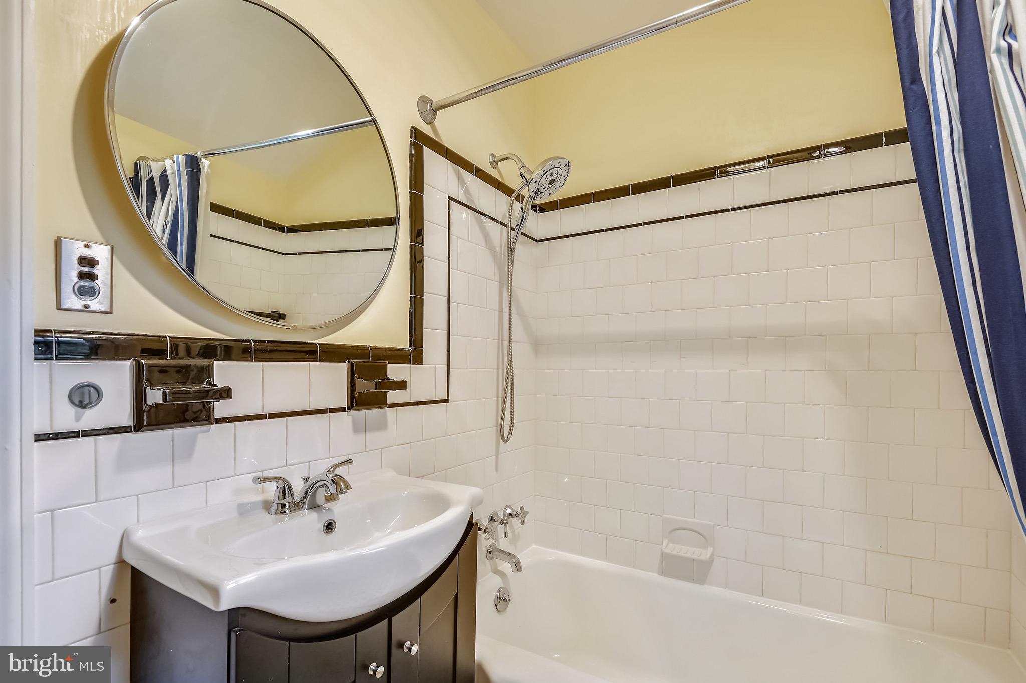 5102 Springlake Way Baltimore, MD 21212 - Photo 22 of 38 Upper Level Hall Bath