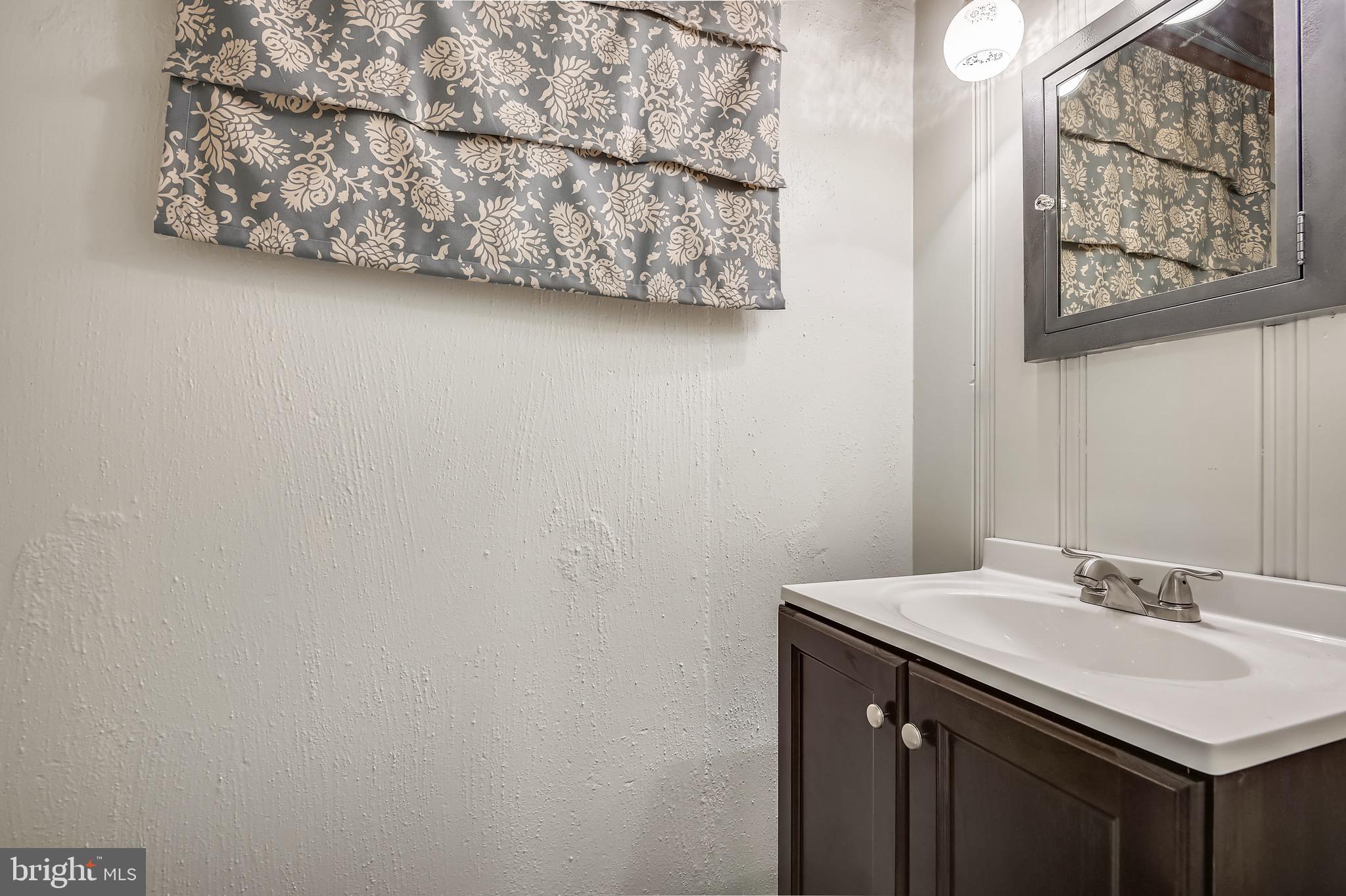 5102 Springlake Way Baltimore, MD 21212 - Photo 25 of 38 Lower level powered room