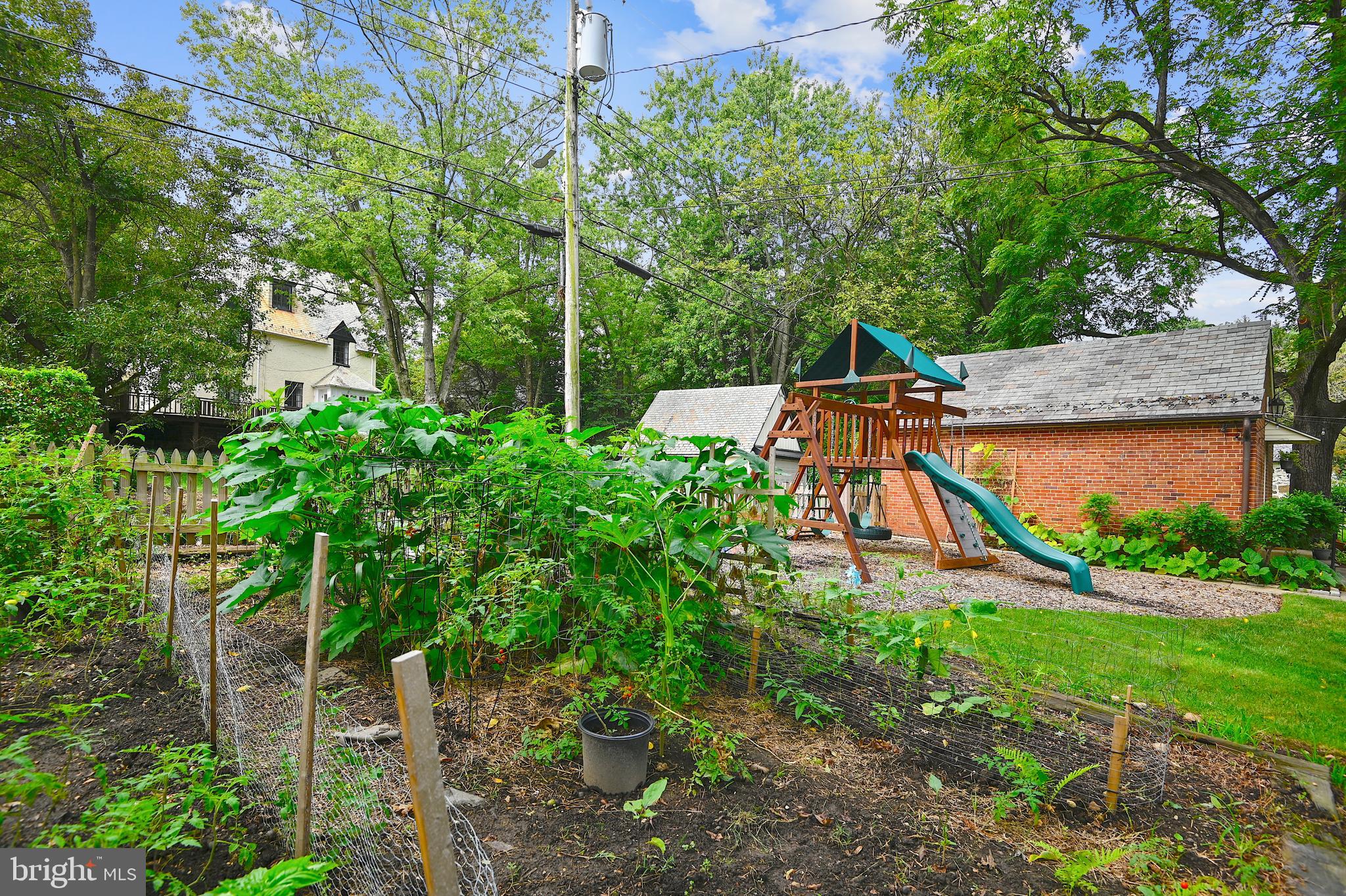 5102 Springlake Way Baltimore, MD 21212 - Photo 31 of 38 Garden and play set