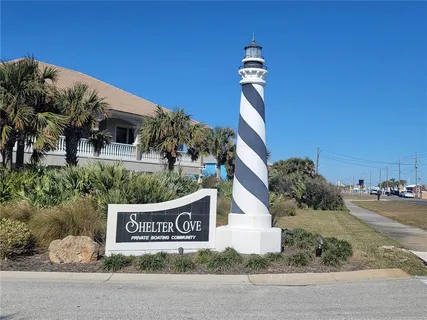 a view of a house with yard and porch