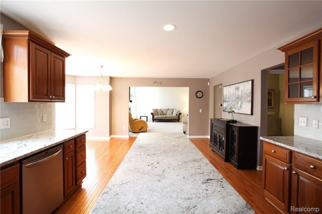 510 Bloomer Ridge Drive Rochester, MI 48307 - Photo 19 of 48 510 Bloomer Ridge-44.jpg