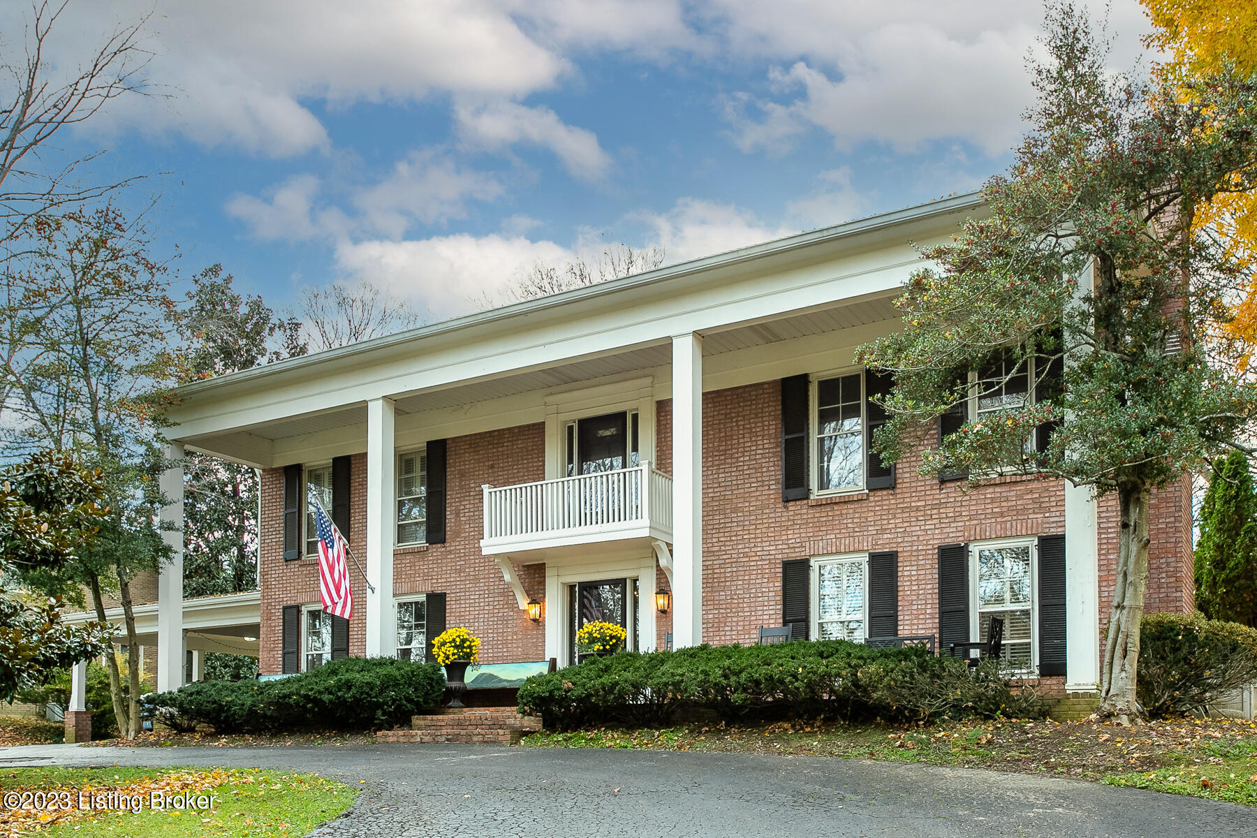 1906 Round Ridge Road Louisville, KY 40207 - Photo 1 of 71 1906 Round Ridge Rd-2