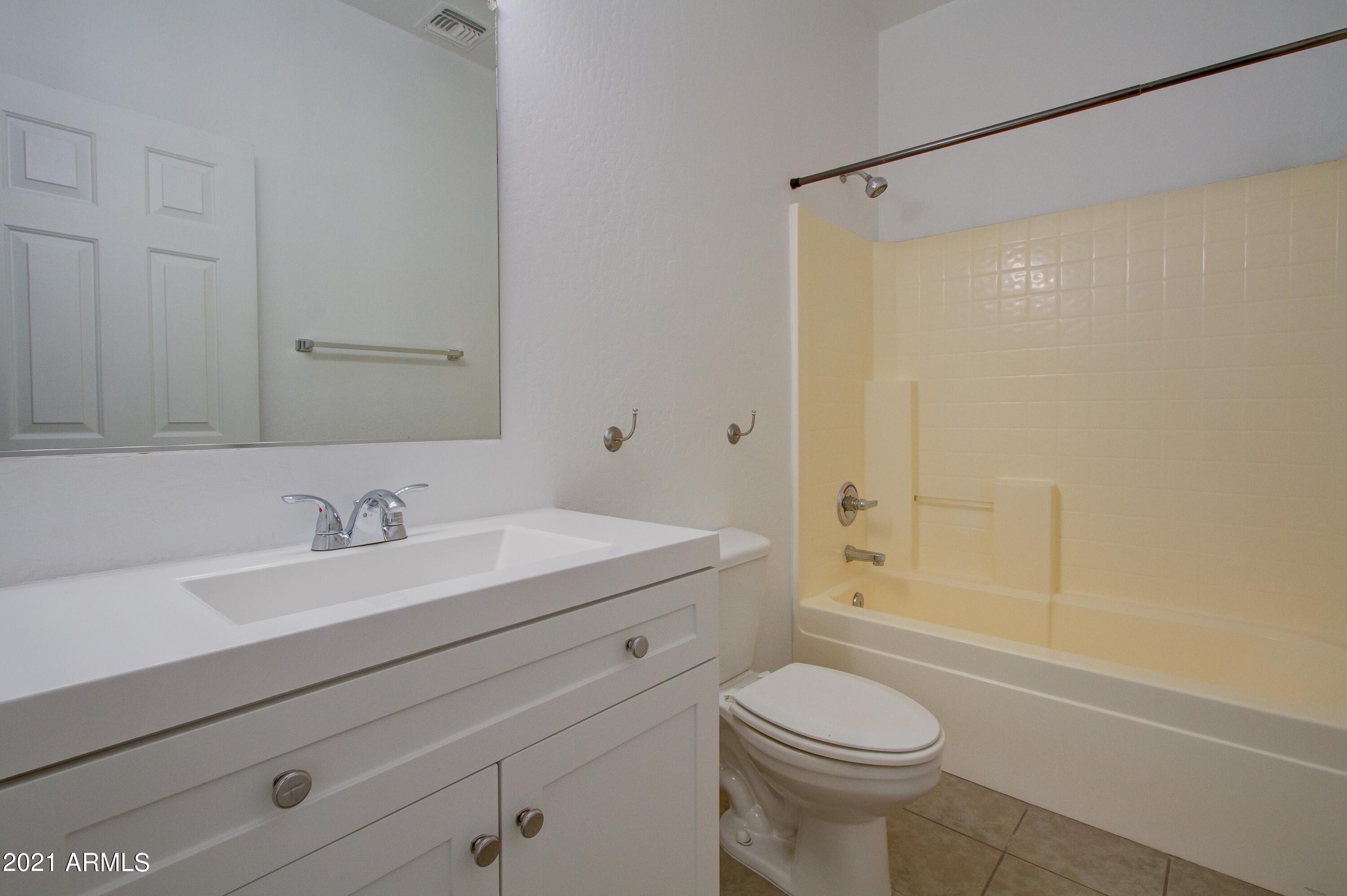 913 East Pedro Road Phoenix, AZ 85042 - Photo 11 of 15 011_Bathroom II