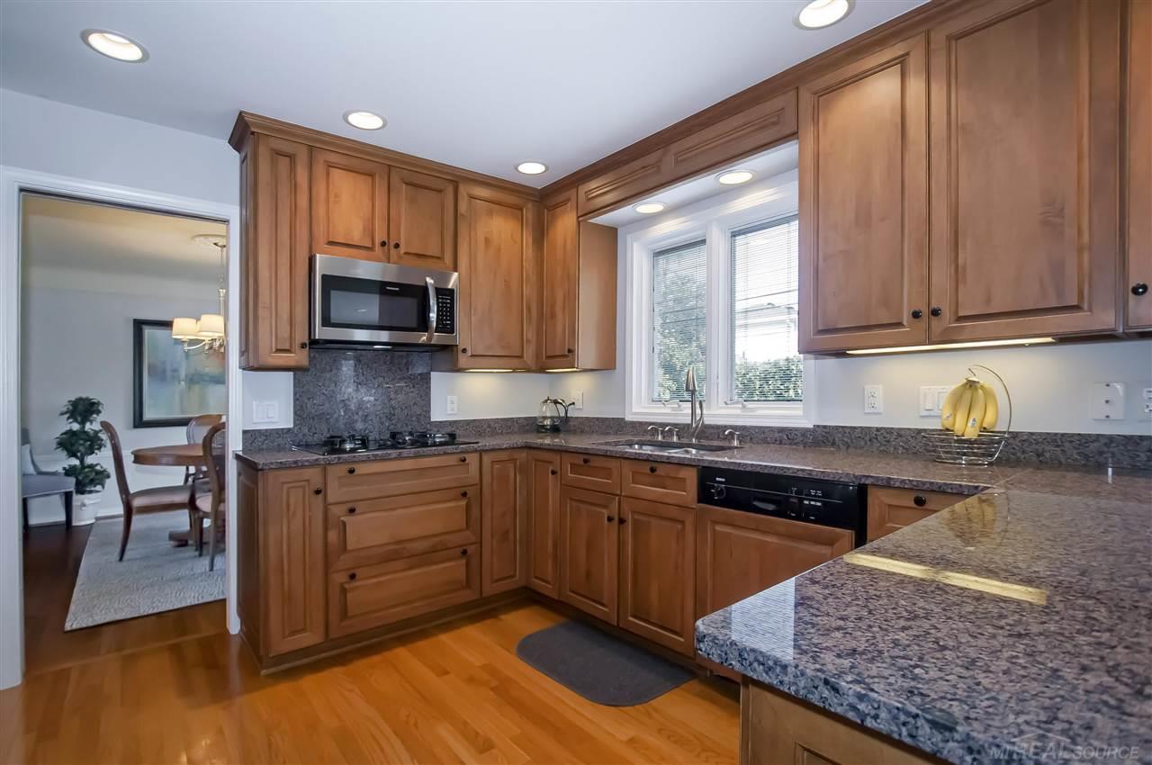 692 Canterbury Road Grosse Pointe Woods, MI 48236 - Photo 16 of 65