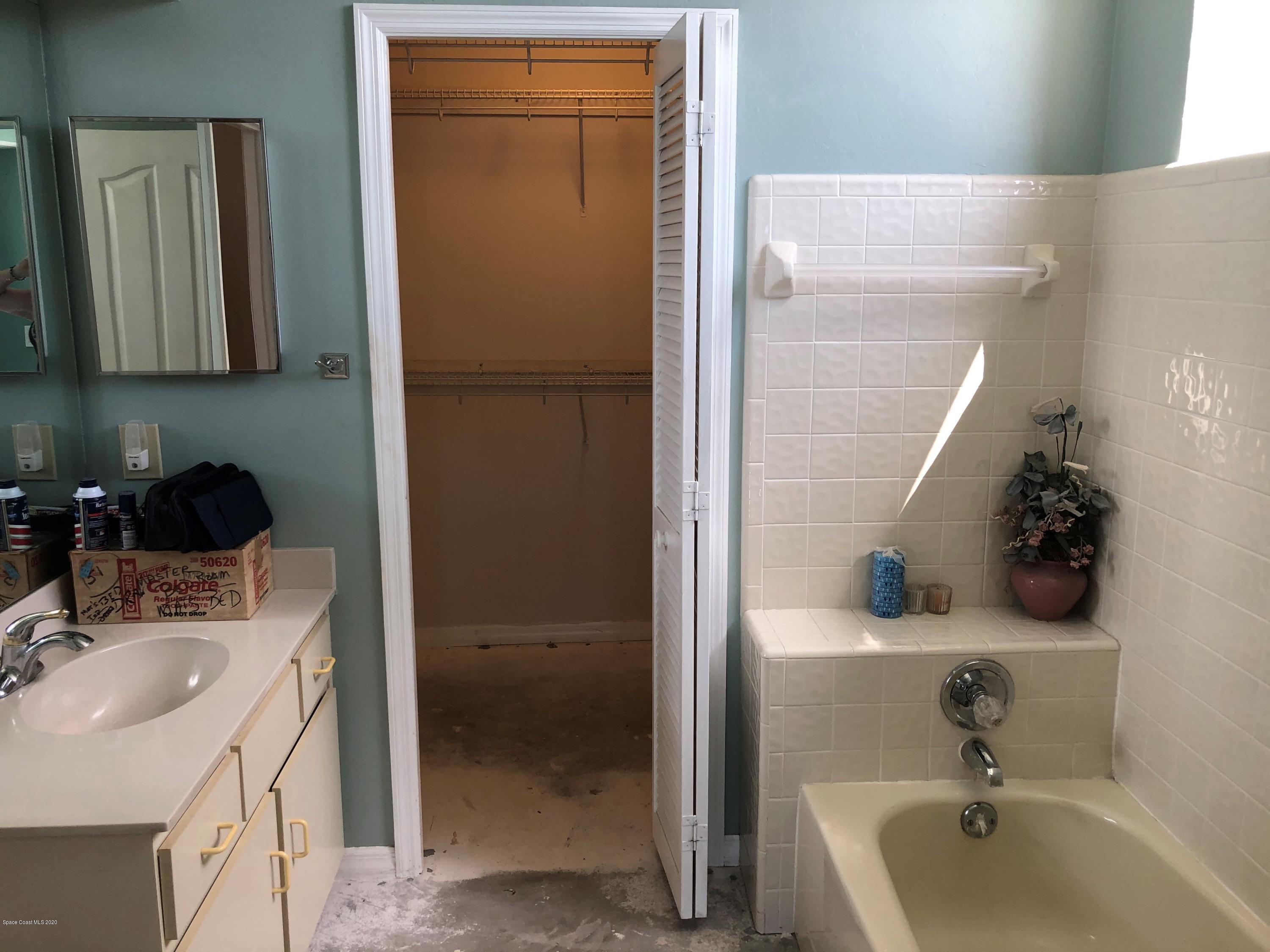 333 Pine Ridge Lane Melbourne, FL 32940 - Photo 15 of 17 BATHROOM