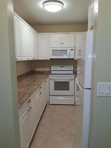 $164,900 | 5720 Northeast 22nd Way, Unit 406, Fort Lauderdale, FL 33308