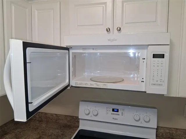 $164,900 | 5720 Northeast 22nd Way, Unit 406, Fort Lauderdale, FL 33308