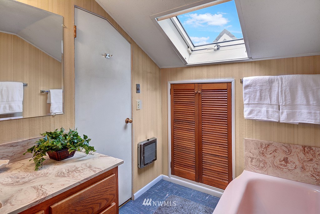 14026 Riviera Place Northeast Seattle, WA 98125 - Photo 12 of 19
