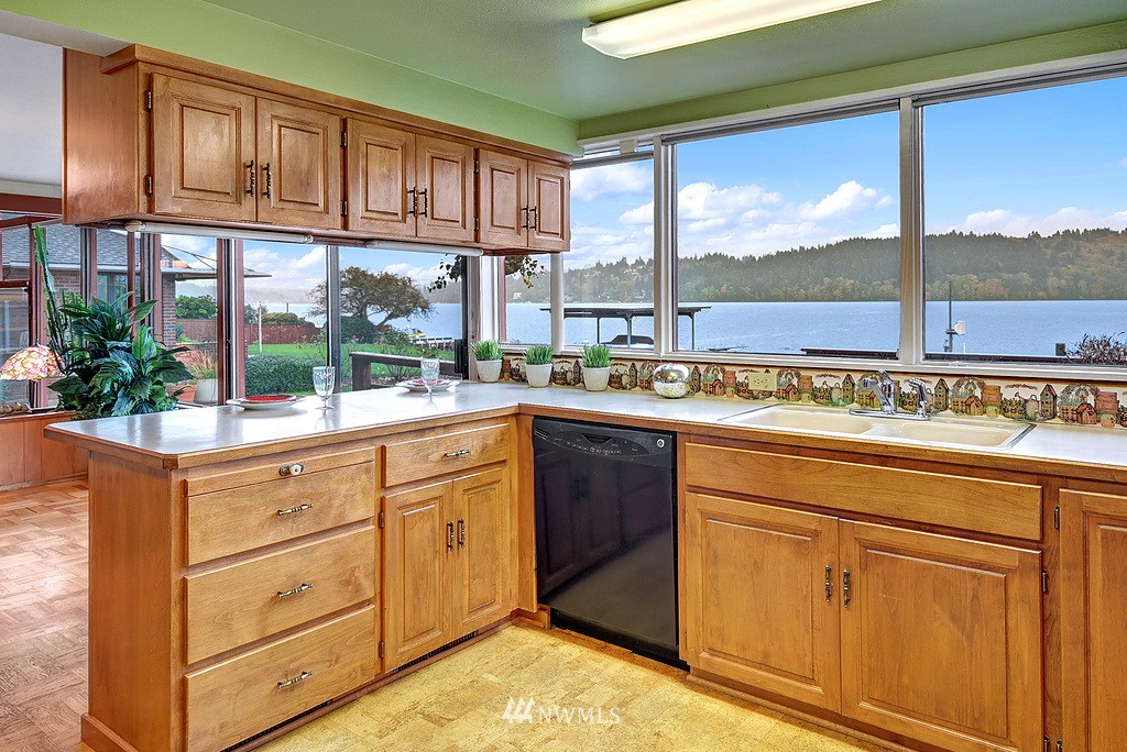 14026 Riviera Place Northeast Seattle, WA 98125 - Photo 6 of 19