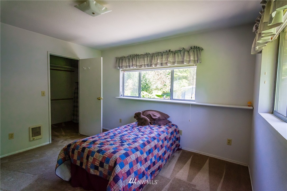 5335 140th Avenue Southwest Rochester, WA 98579 - Photo 12 of 24