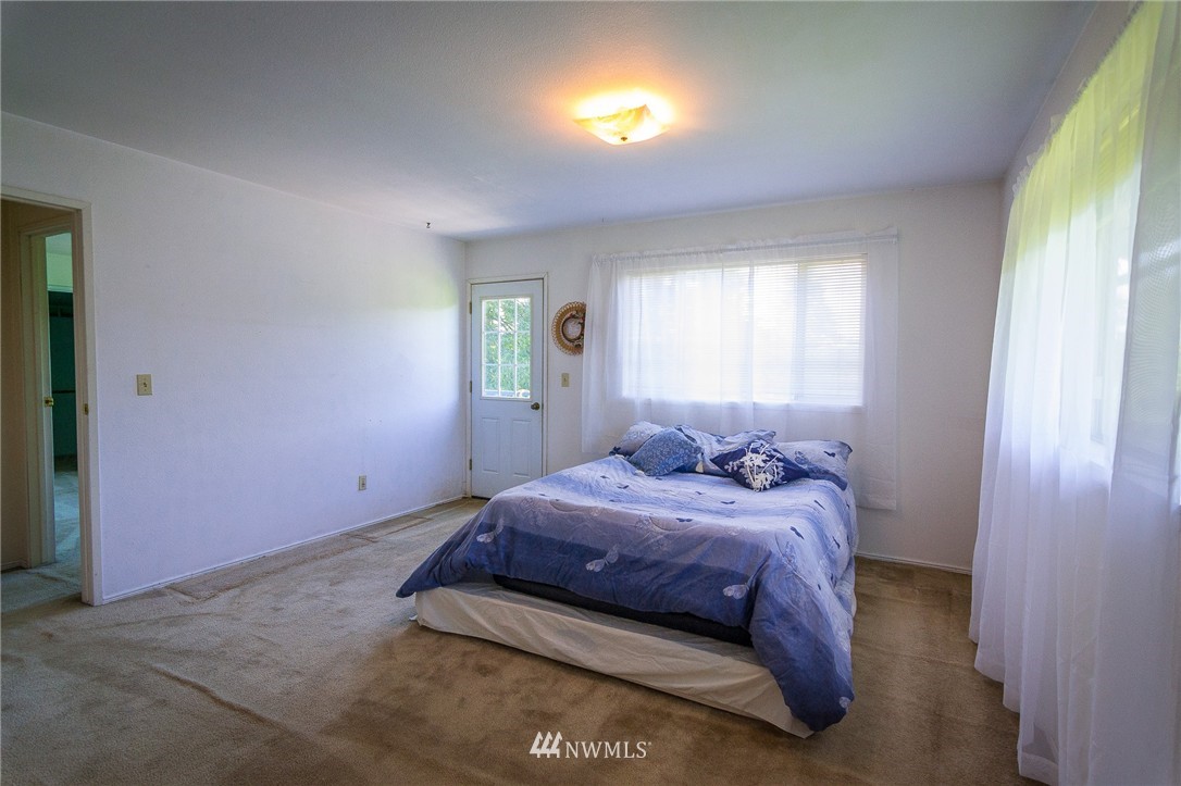 5335 140th Avenue Southwest Rochester, WA 98579 - Photo 7 of 24