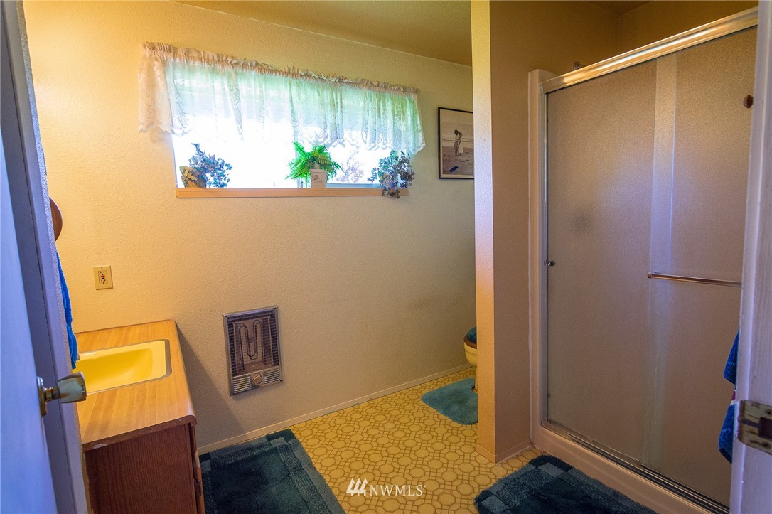 5335 140th Avenue Southwest Rochester, WA 98579 - Photo 9 of 24