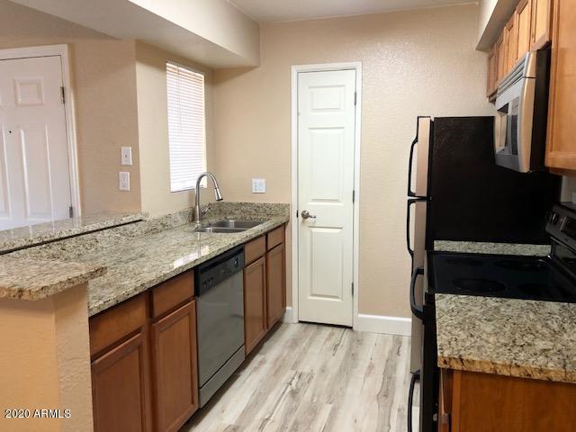 2625 East Indian School Road, Unit 204 Phoenix, AZ 85016 - Photo 1 of 20 Kitchen 1