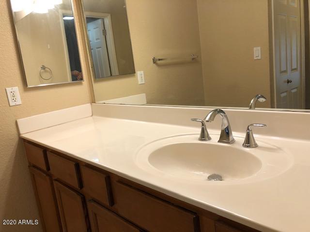 2625 East Indian School Road, Unit 204 Phoenix, AZ 85016 - Photo 3 of 20 Bathroom 1