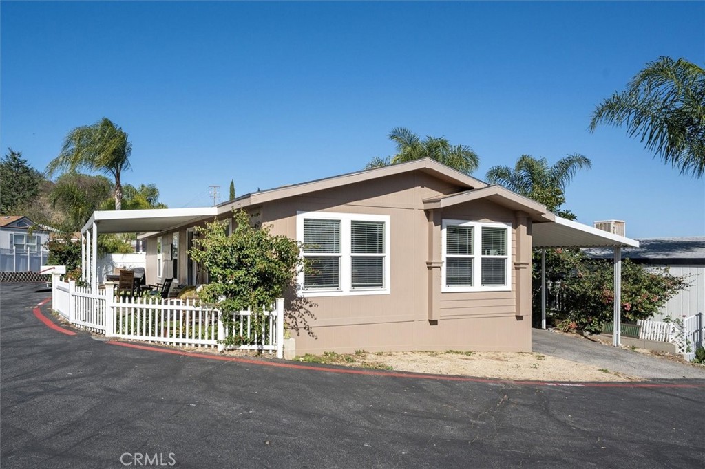 30000 Hasley Canyon Road, Unit 25 Castaic, CA 91384 - Photo 24 of 29 Side of House