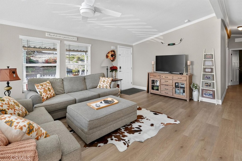 30000 Hasley Canyon Road, Unit 25 Castaic, CA 91384 - Photo 5 of 29 Living Room