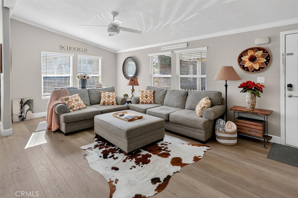 30000 Hasley Canyon Road, Unit 25 Castaic, CA 91384 - Photo 6 of 29 Living Room