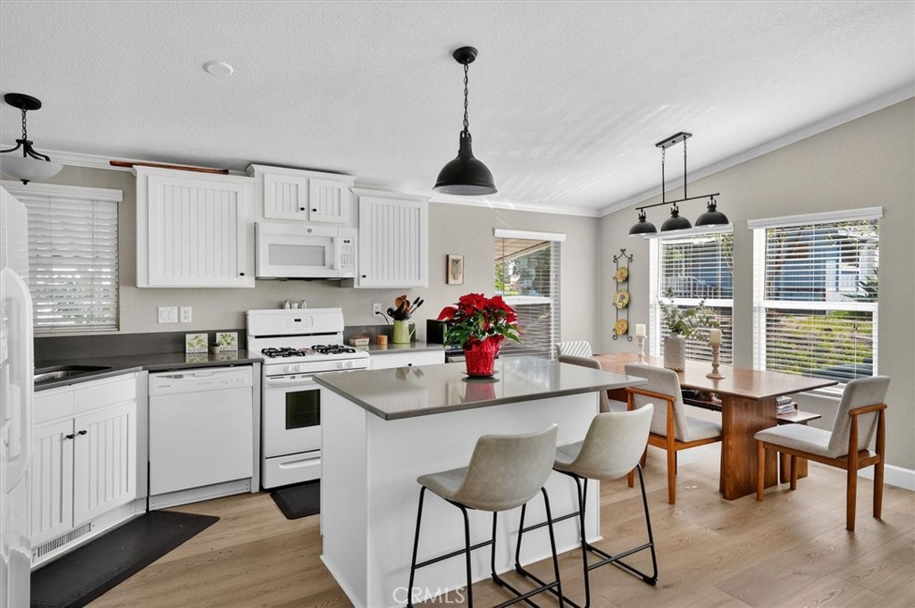 30000 Hasley Canyon Road, Unit 25 Castaic, CA 91384 - Photo 7 of 29 Kitchen