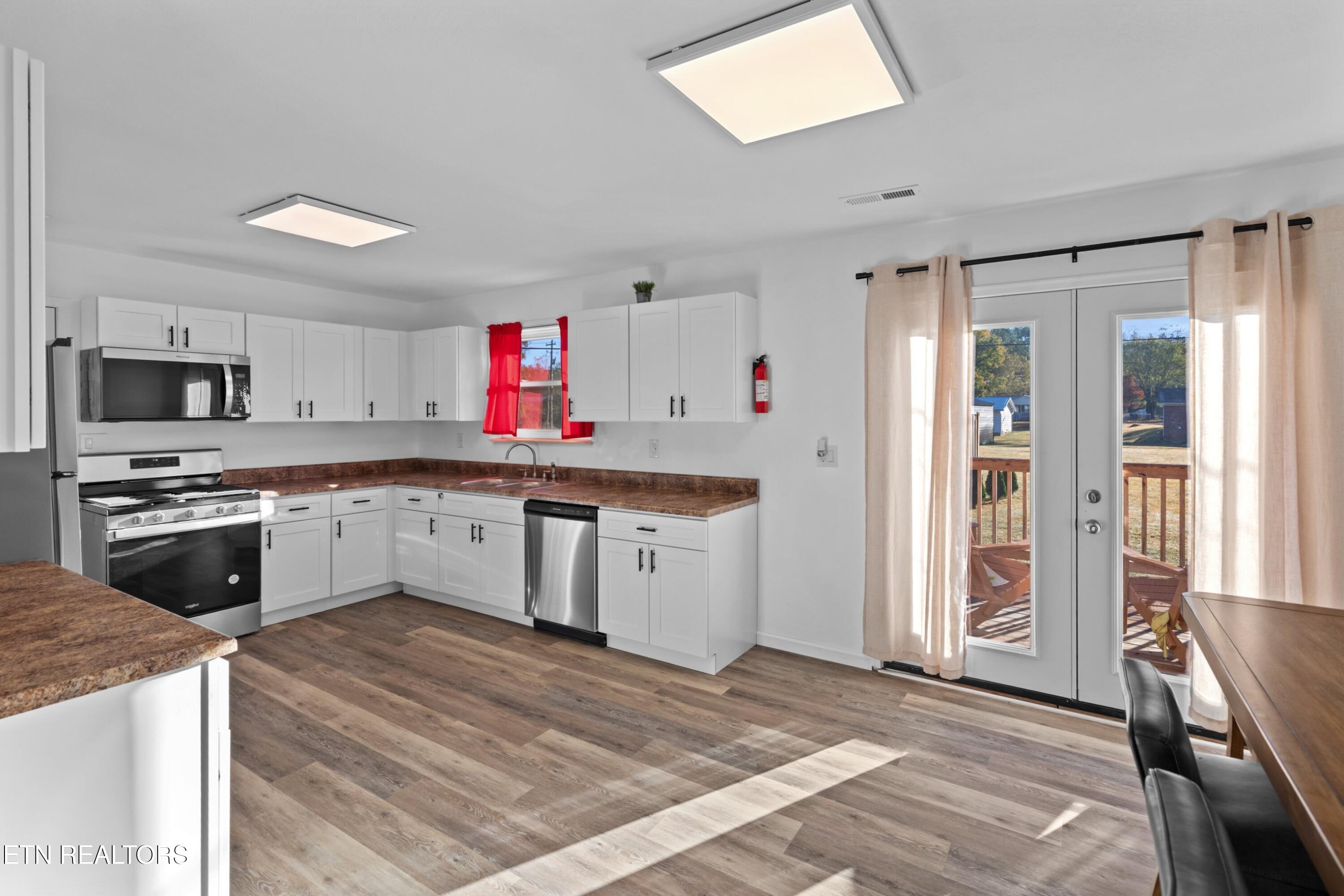 508 Highway 73 Newport, TN 37821 - Photo 4 of 28 009-508Tennessee73-Newport-TN-37821-SMAL