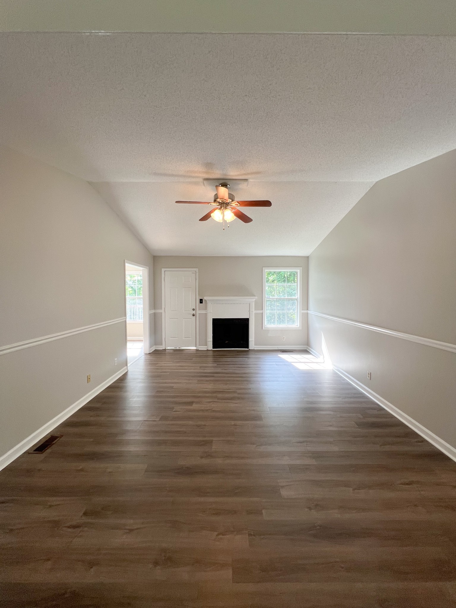 3816 Trenton Road Clarksville, TN 37040 - Photo 4 of 27