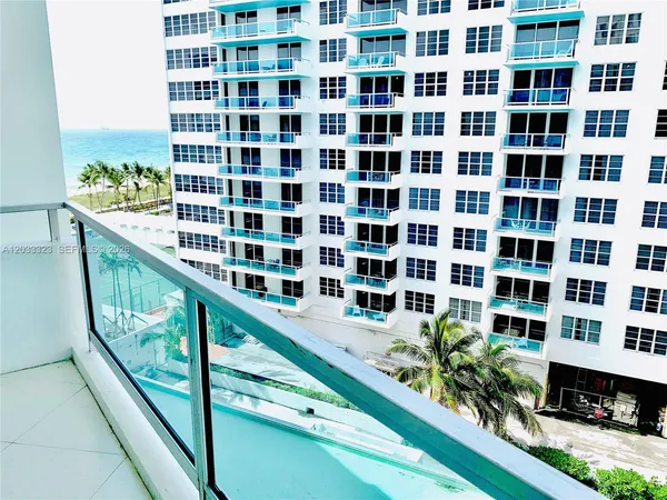 $3,500 | 5151 Collins Avenue, Unit 828, Miami Beach, FL 33140