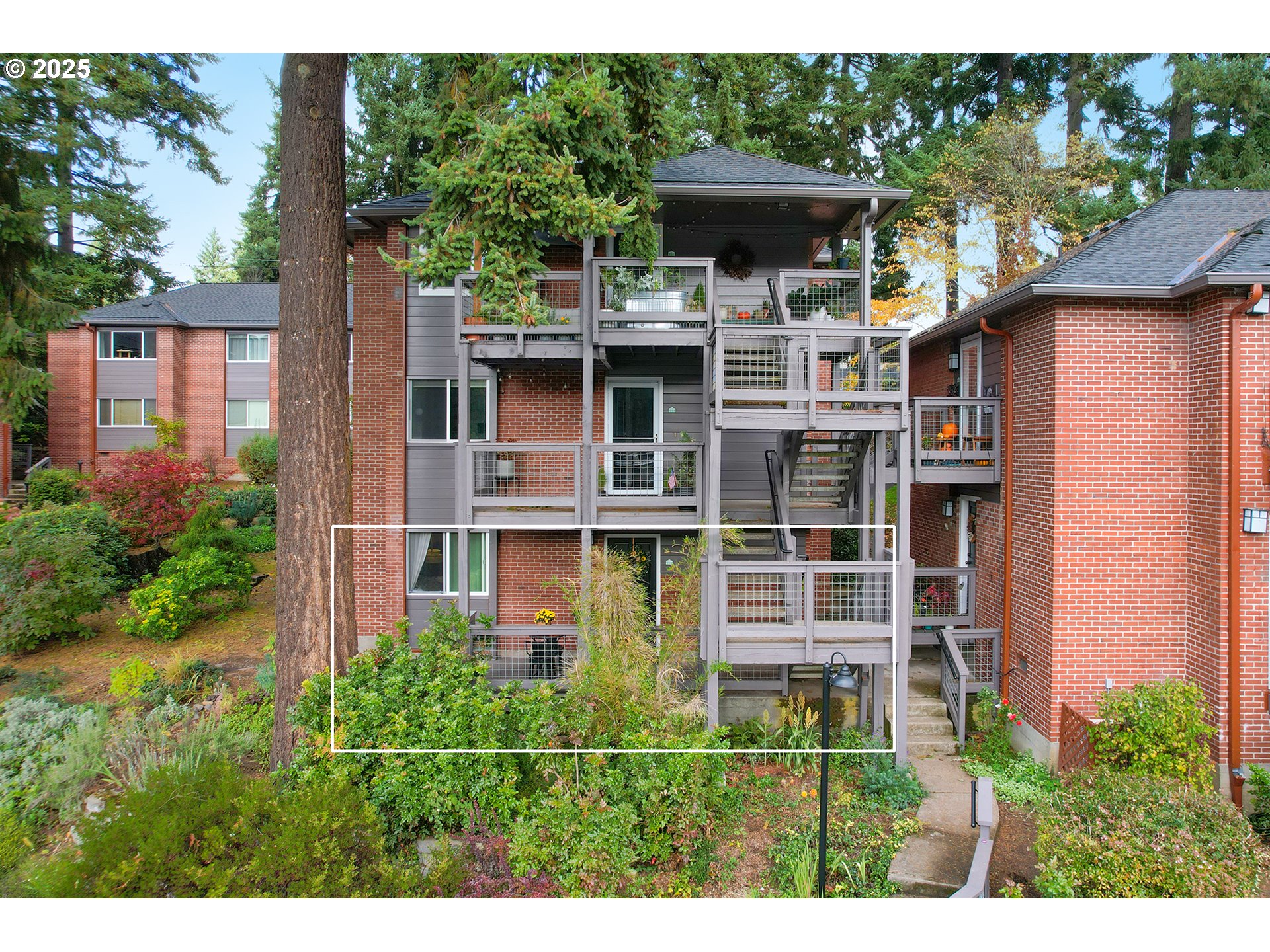 222 Ridgeway Road Lake Oswego, OR 97034 - Photo 3 of 37 Gallery Image 3