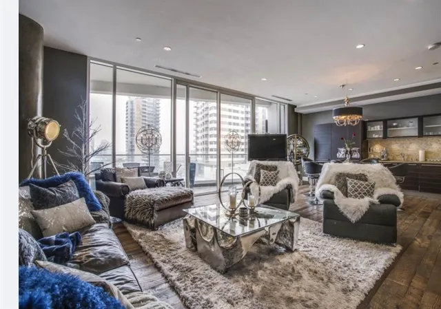 $4,150 | 2408 Victory Park Lane, Unit 1034, Dallas, TX 75219