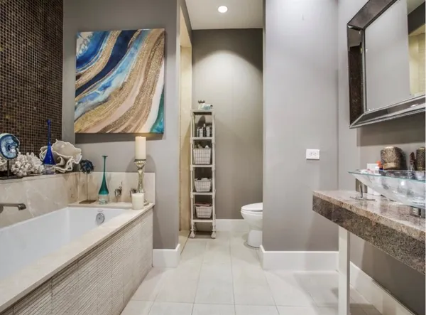 $3,850 | 2408 Victory Park Lane, Unit 1034, Dallas, TX 75219