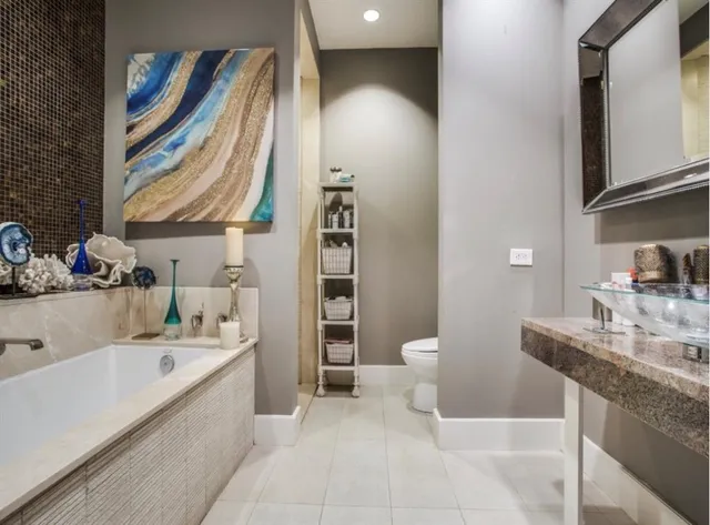 $4,150 | 2408 Victory Park Lane, Unit 1034, Dallas, TX 75219