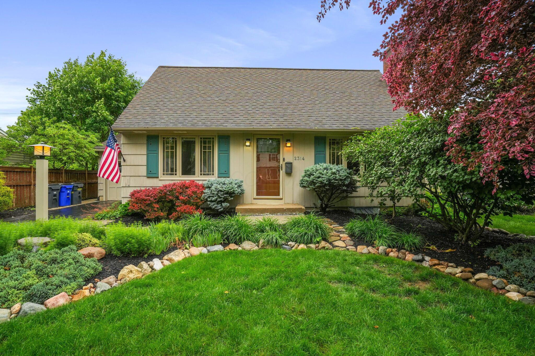 2314 Woodstock Road Columbus, OH 43221 - Photo 5 of 37 3-web-or-mls-DSC03692